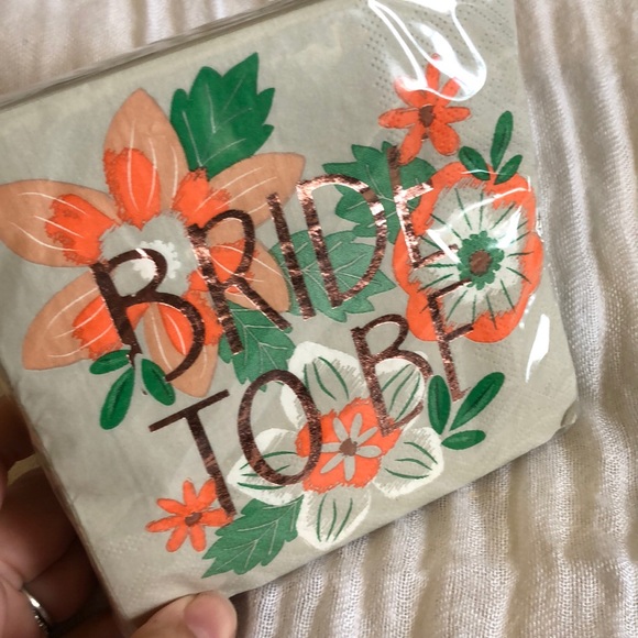 New in package Bride to Be Napkins - Picture 2 of 3